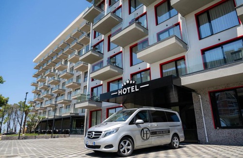 Shengjin Hotel | Frojd Kune Resort & Beach Hotel