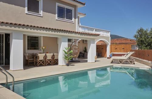 Alonia Villa | Galadriel Villa with Private Pool & Jacuzzi