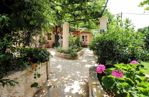 Agios Ioannis House | Garden House Kastellani-4BD&Garden near CorfuTown