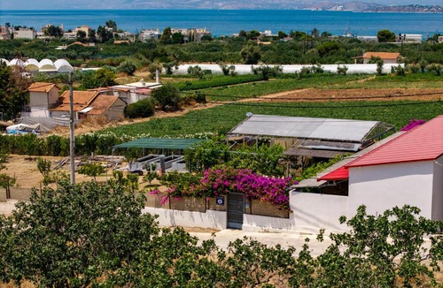 Salamis Apartment | Garden Room by the Vineyard Salamis