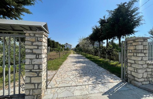 Sakës House | Garden Villa Sunny