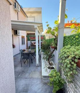 Vlore House | Garden Villa Vlore A&X