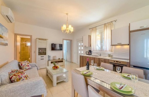 Vizari Apartment | George Sea View with pool