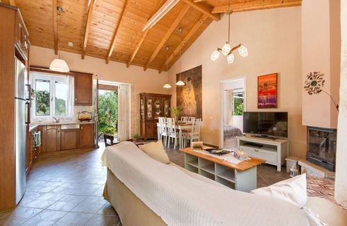 Mpogdanatika Villa | Georgina House in Velianitatika