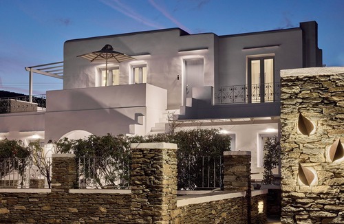 Platis Gialos Apartment | Gerani Suites Sifnos