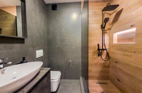 Kolovicë Apartment | Ginos Apartments