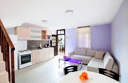 Kalathas Apartment | Giorgi's Blue Apartments