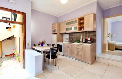 Kalathas Apartment | Giorgi's Blue Apartments