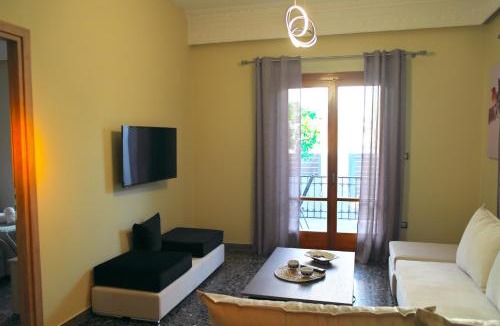 Aegina Town Villa | Giovana's pool house