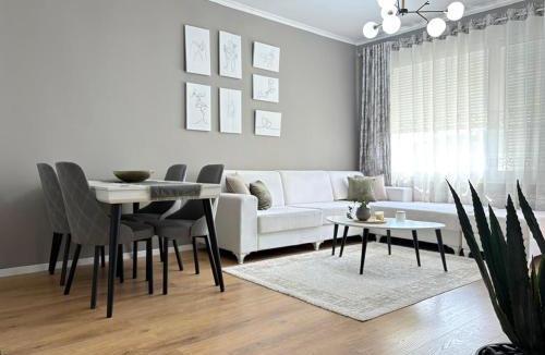 Gjirokaster Apartment | Gjirokaster Castle View Premium Apartment