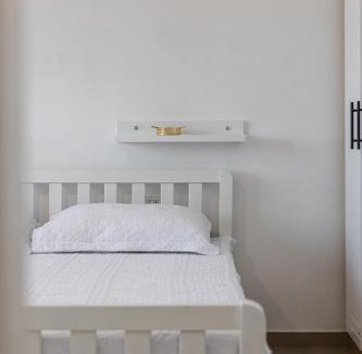 Sakës Apartment | Golden Hour Balcony Apartment Pool & Beach 100m by PikHost