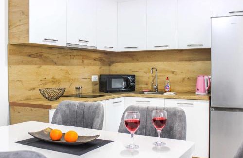 Shkembi i Kavajes Apartment | Golden Wave Escape H27