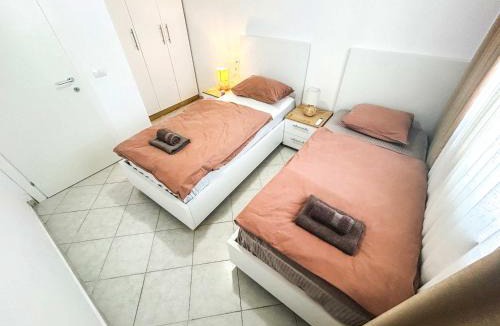 Shkembi i Kavajes Apartment | Golden Wave Escape H27