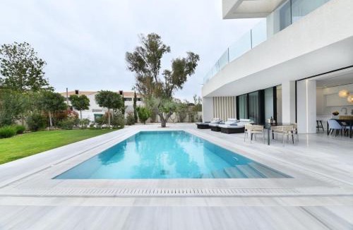 Tsilivi Villa | Gorgeous Zakynthos Luxury Villa | 2 Bedrooms | Villa Scarif | Private Heated Infinity-edge Pool with Hydromassage | Tsilivi