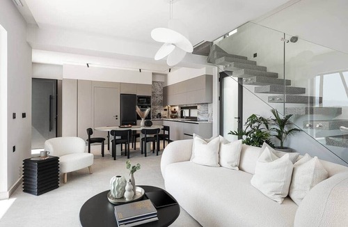 Akrotiri Villa | Sav & Leo Mindful Residences
