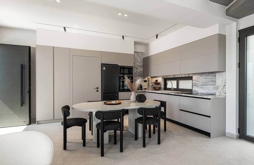 Akrotiri Villa | Sav & Leo Mindful Residences