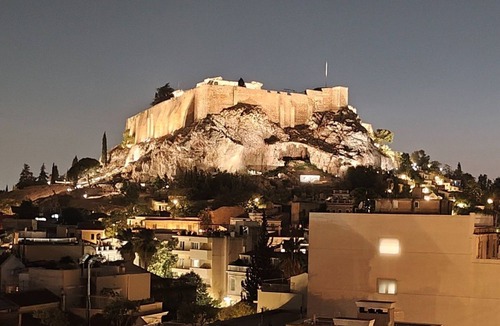 Plaka Apartment | Grand suite in the temple of Zeus