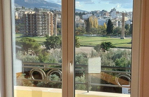 Plaka Apartment | Grand suite in the temple of Zeus