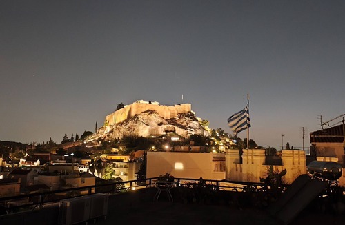 Plaka Apartment | Grand suite in the temple of Zeus