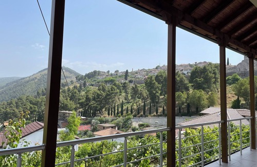 Berat House | Grandfather Apartment just 100m from Berat Castle