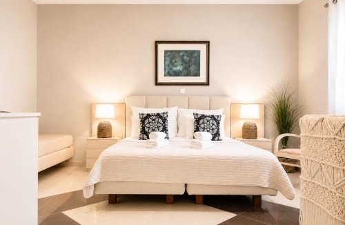 Thasos Town House | green & blue villa