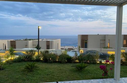 Himare Apartment | Green Coast Boho Apartment