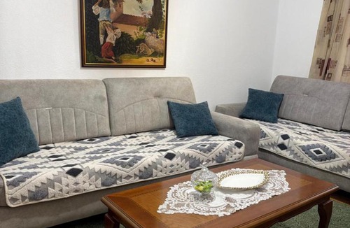Udenisht Apartment | Green House