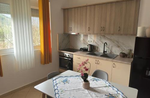 Lazarat House | Green House Permet