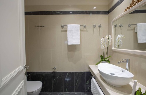 Nidri House | Green Suite - VK Luxury Suites - Private Parking
