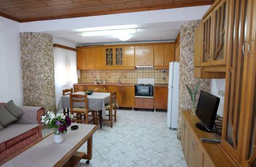 Delvine Villa | Green Villa in Delvine