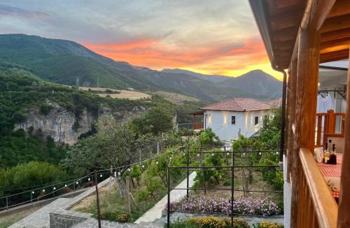 Cerenisht House | Guest House Bracaj