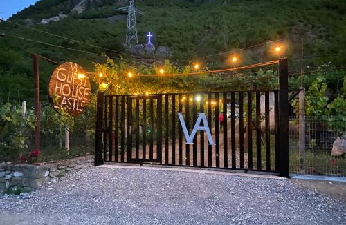 Koman House | Guest House Castle