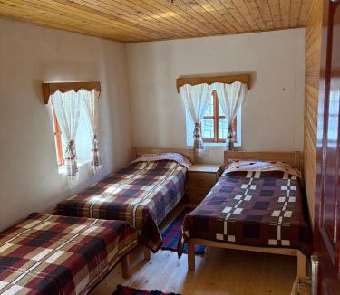 Curraj I Eperm House | Guest House Prebibaj