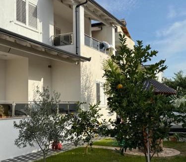 Kamez House | Guest House White Villa