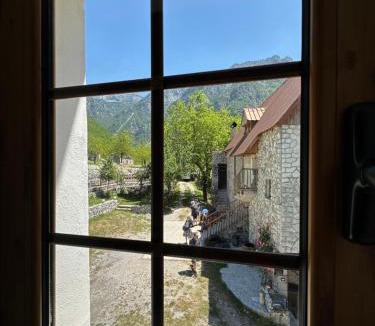 Shale House | Guesthouse Bjeshka-1