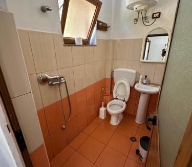 Shale House | Guesthouse Bjeshka-11