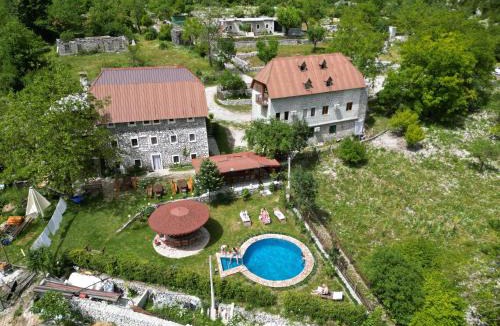 Shale House | Guesthouse Bjeshka-12