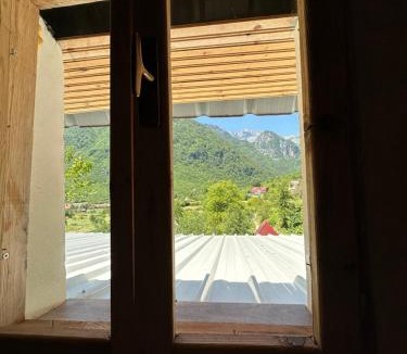 Shale House | Guesthouse Bjeshka 5