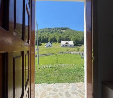 Shkoder County House | Guesthouse Bjeshket E Arta