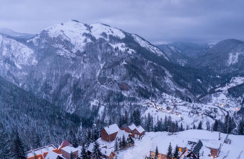 Pejë Hotel | Guri i Kuq Hotel & Vila
