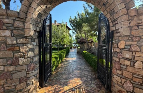 Sakës Hotel | Gurra resort