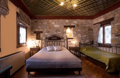 Ioannina Town Centre Bed & Breakfast | Hagiati GuestHouse - Triple Getaway inthe Castle Ioannina