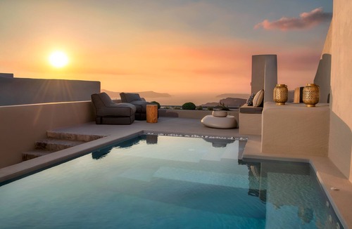 Pyrgos Hotel | Halcyon Days Suites