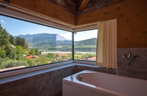 Elbasan County Hotel | Hani i Taulant Shahinit