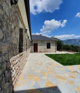 Lazarat House | Hani Ilos