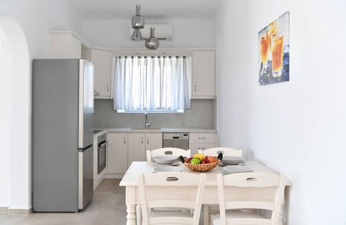 Naousa House | Happy sea view House for 2, with Jacuzzi pool!