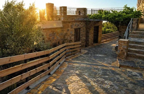 Keramoti House | Harmony House- Sea View Cretan Escape with Jacuzzi