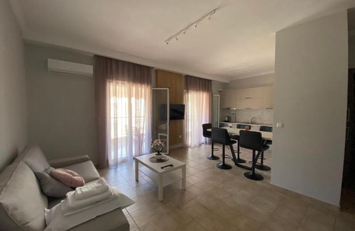 Paralia Ofryniou Apartment | Hellen's Apartments