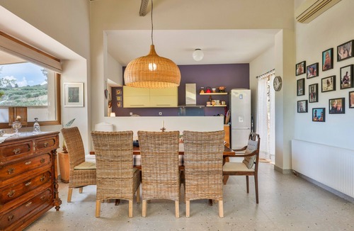 Knosos House | Heraklion – Knossos Luxury Home: Mountain View, Wi-Fi, Air Conditioning