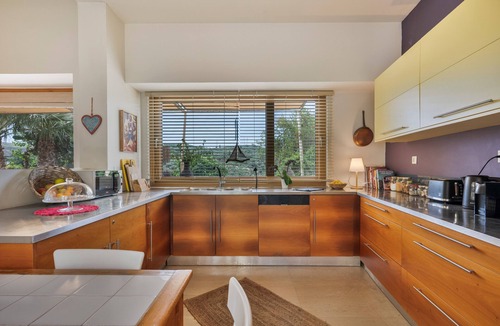 Knosos House | Heraklion – Knossos Luxury Home: Mountain View, Wi-Fi, Air Conditioning